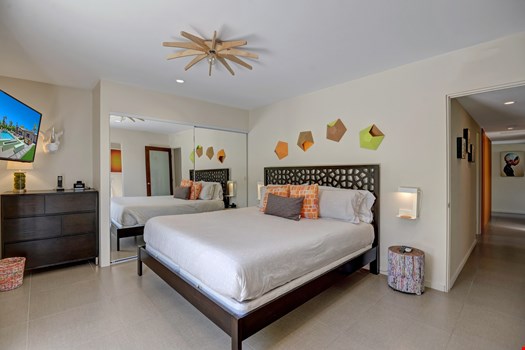 Atomic Garden Vacation Rental - 16