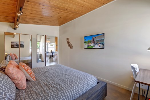 Atomic Garden Vacation Rental - 25