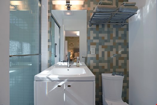 Fairway Modern Vacation Home-35