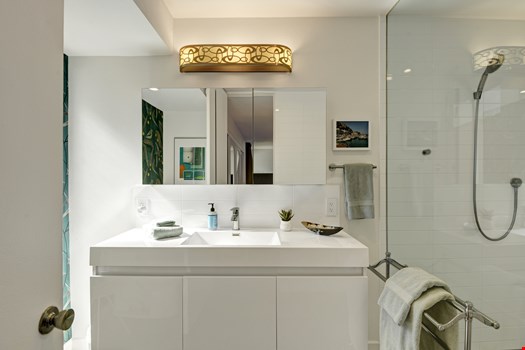 Fairway Modern Vacation Home-27