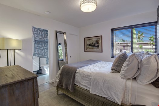 Fairway Modern Vacation Home-30