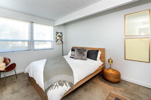 Laurel Modern Vacation Rentals  - 16
