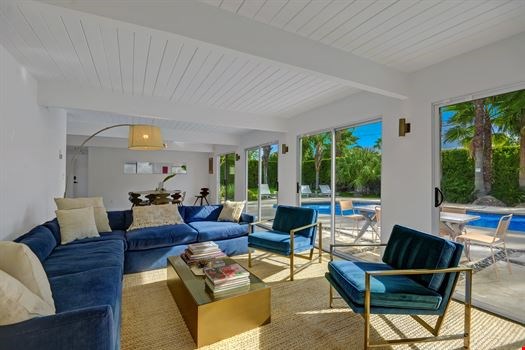 LIVING ROOM REVERSE