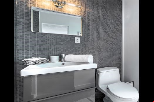 Laurel Modern Vacation Rentals  - 19a