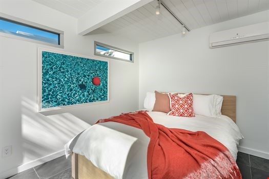 Laurel Modern Vacation Rentals  - 18