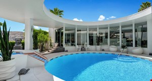 Skyfall-Vacation-Rental-02