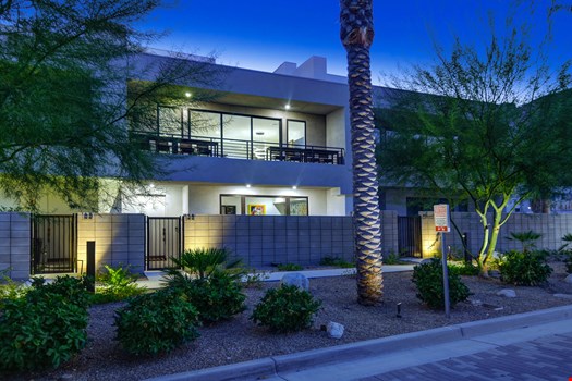 Some-like-it-hot-Cody-Place-01