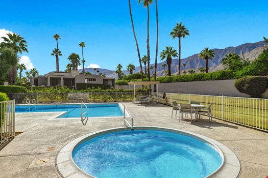 Twin-Palms09