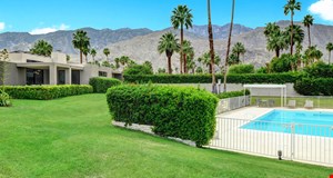 Twin-Palms03