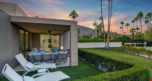 Twin-Palms02