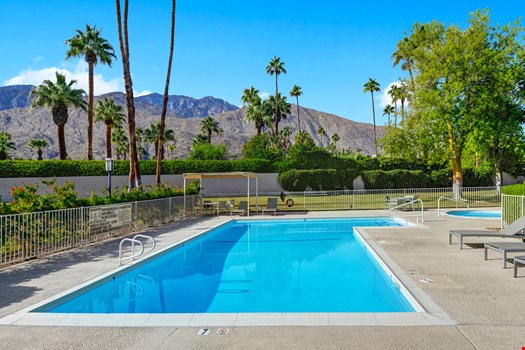 Twin-Palms08